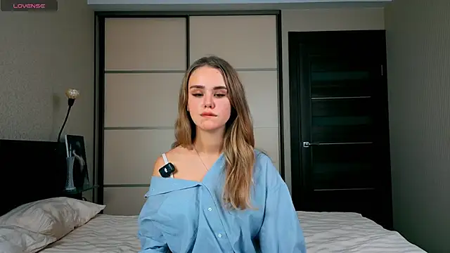 Hazel Reed online show from October 21, 2:49 pm