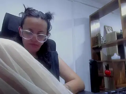 Snapshot of dalila_macherano1 chatting on November 11, 10:04 pm dalila macherano1 online show from November 11, 10:04 pm