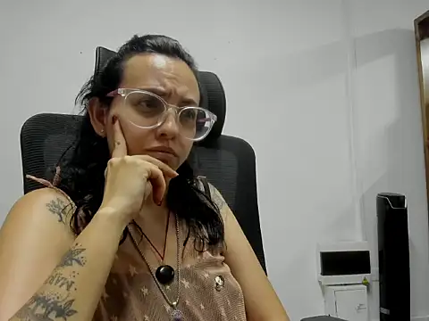 Snapshot of dalila_macherano1 chatting on October 16, 10:51 pm dalila macherano1 online show from October 16, 10:51 pm