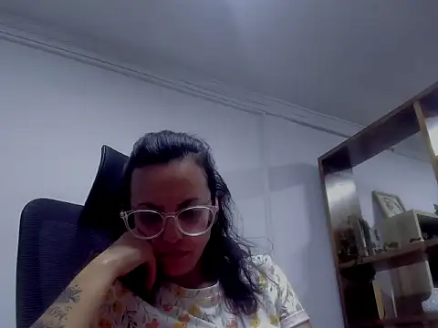 Snapshot of dalila_macherano1 chatting on October 31, 10:49 pm dalila macherano1 online show from October 31, 10:49 pm