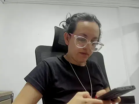 Snapshot of dalila_macherano1 chatting on October 3, 11:50 pm dalila macherano1 online show from October 3, 11:50 pm