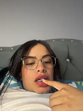 Melissa coch online show from May 22, 9:24 pm