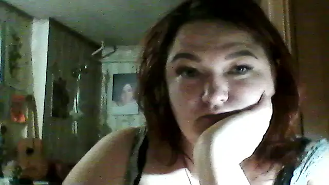 Snapshot of AngelQSky chatting on November 22, 11:36 pm AngelQSky online show from November 22, 11:36 pm