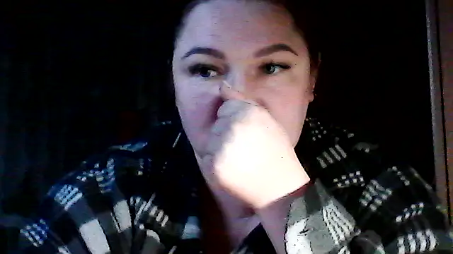 Snapshot of AngelQSky chatting on November 30, 11:44 am AngelQSky online show from November 30, 11:44 am