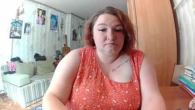 Snapshot of AngelQSky chatting on June 21, 9:59 am AngelQSky online show from June 21, 9:59 am