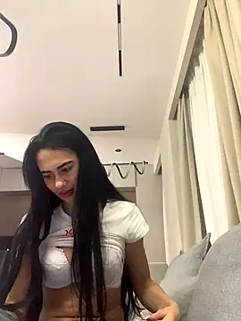 itsyourgirltee online show from November 13, 1:42 am