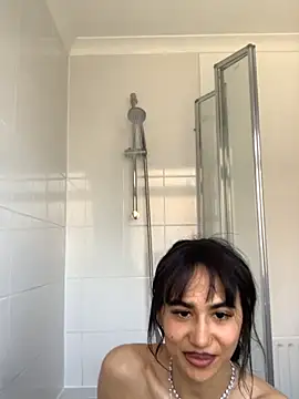 itsyourgirltee online show from April 12, 4:21 pm