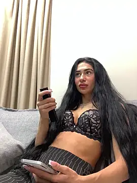 itsyourgirltee online show from November 11, 4:46 pm