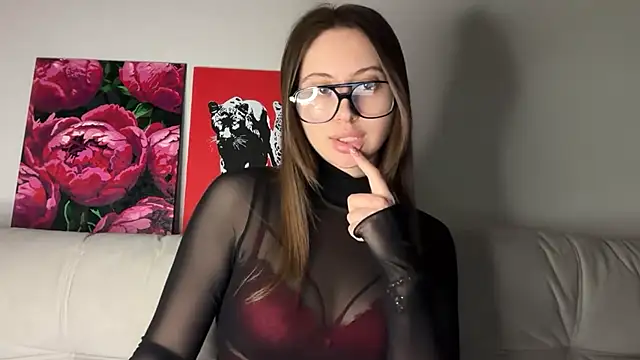 StellarAlice online show from April 3, 4:46 pm