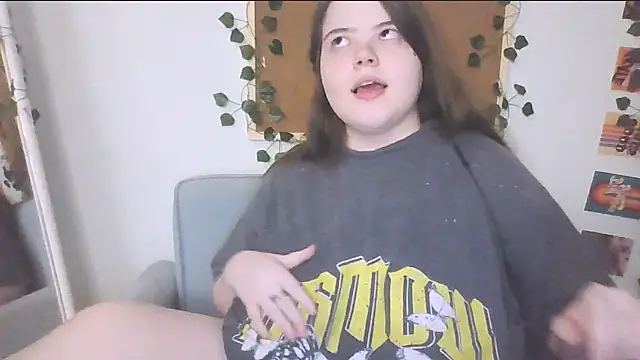 Snapshot of brattyprincessemma chatting on September 10, 7:24 pm brattyprincessemma online show from September 10, 7:24 pm