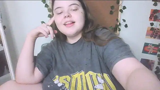 Snapshot of brattyprincessemma chatting on September 19, 5:28 pm brattyprincessemma online show from September 19, 5:28 pm