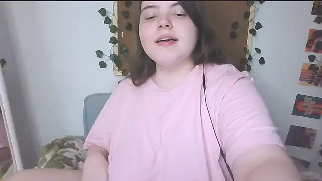 Snapshot of brattyprincessemma chatting on September 18, 1:19 am brattyprincessemma online show from September 18, 1:19 am