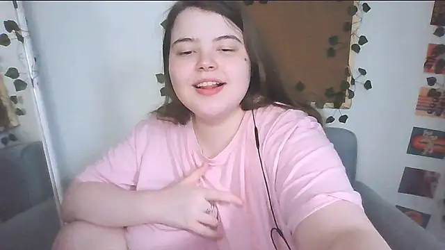 Snapshot of brattyprincessemma chatting on September 14, 1:33 pm brattyprincessemma online show from September 14, 1:33 pm