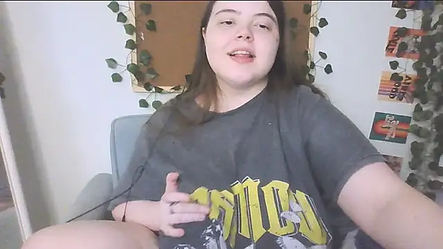 Snapshot of brattyprincessemma chatting on October 10, 6:09 pm brattyprincessemma online show from October 10, 6:09 pm