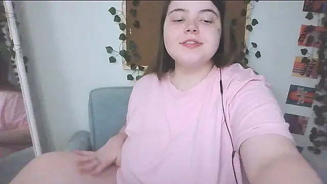 Snapshot of brattyprincessemma chatting on September 24, 3:29 pm brattyprincessemma online show from September 24, 3:29 pm