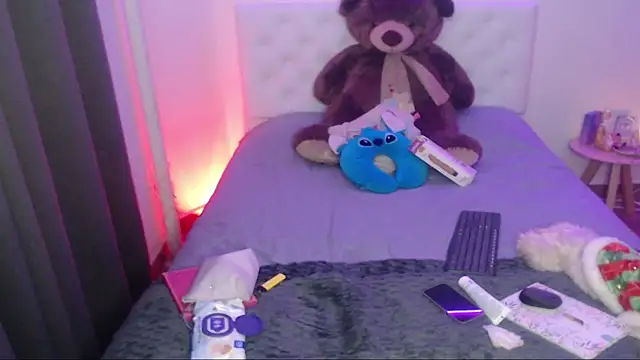 Snapshot of kylie444_ chatting on December 1, 7:59 pm kylie444 online show from December 1, 7:59 pm