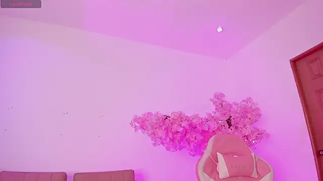 Doll Isa  online show from January 15, 6:44 pm