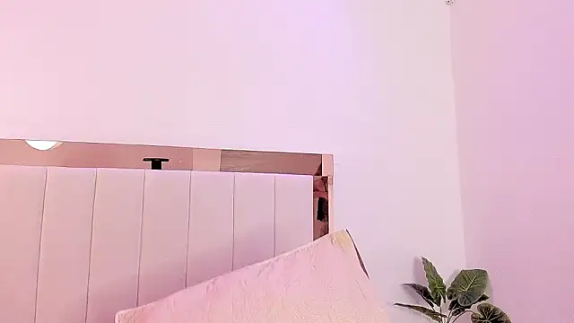 Doll Isa  online show from March 10, 8:24 pm