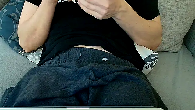Breezydicksn online show from May 20, 9:45 pm