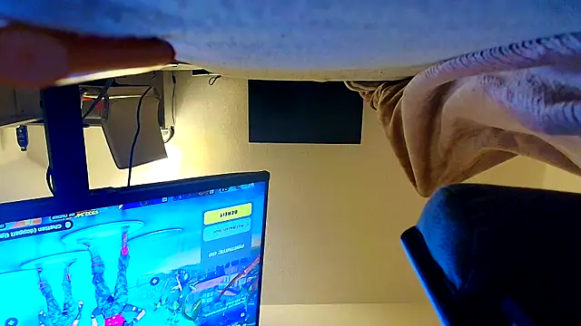 Breezydicksn online show from April 26, 8:06 pm
