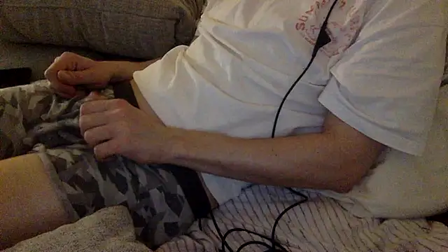 Breezydicksn online show from November 13, 9:30 pm