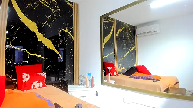 AdrianaVegga online show from November 29, 3:39 am