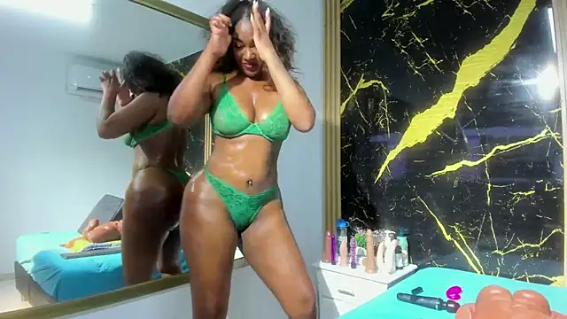 Snapshot of AdrianaVegga chatting on February 13, 3:17 am AdrianaVegga online show from February 13, 3:17 am