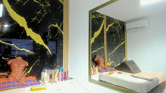 Snapshot of AdrianaVegga chatting on February 20, 3:25 am AdrianaVegga online show from February 20, 3:25 am