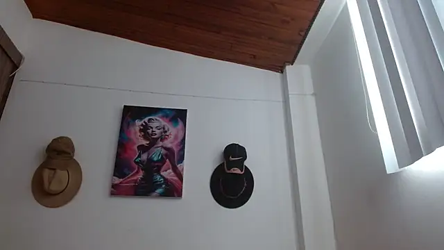 Crystal Star  online show from March 20, 1:23 pm