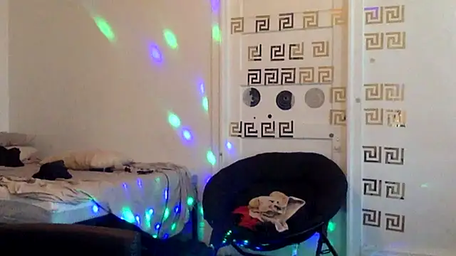 Diodre Benyoon online show from April 11, 1:02 am