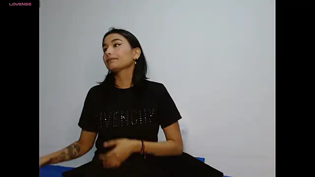 Gia Lee online show from November 19, 2:22 am