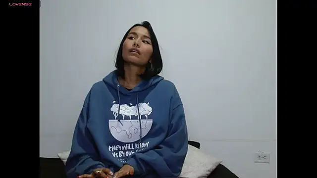 Gia Lee online show from December 18, 4:06 am