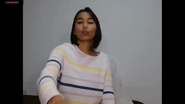 Gia Lee online show from December 4, 2:21 am