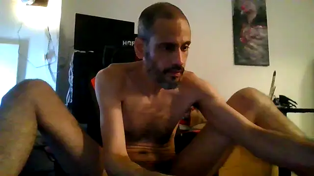 Snapshot of IdenticalOunce31 chatting on June 4, 7:18 pm IdenticalOunce31 online show from June 4, 7:18 pm