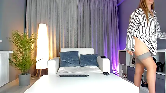 LisaAventi online show from October 11, 4:13 am