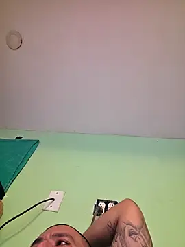 Snapshot of Boogiehtx713 chatting on December 17, 9:53 pm Boogiehtx713 online show from December 17, 9:53 pm