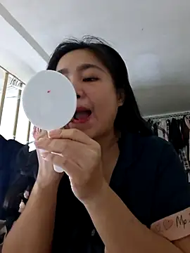 Snapshot of Minn-cute chatting on December 2, 11:34 am Minn-cute online show from December 2, 11:34 am