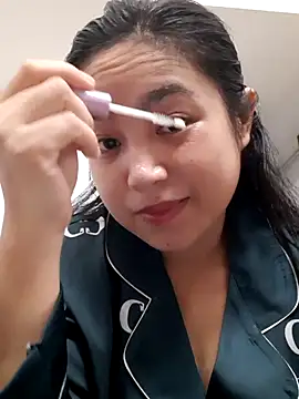 Snapshot of Minn-cute chatting on November 1, 3:35 am Minn-cute online show from November 1, 3:35 am