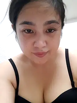 Snapshot of Minn-cute chatting on October 31, 5:04 am Minn-cute online show from October 31, 5:04 am