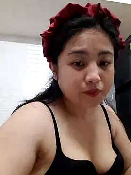 Snapshot of Minn-cute chatting on October 3, 1:01 pm Minn-cute online show from October 3, 1:01 pm