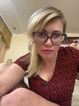 Snapshot of Crystal00Girl chatting on September 8, 9:58 pm Crystal00Girl online show from September 8, 9:58 pm