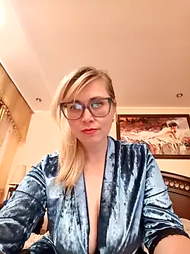 Snapshot of Crystal00Girl chatting on October 16, 9:12 pm Crystal00Girl online show from October 16, 9:12 pm