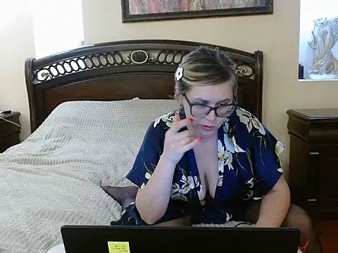 Crystal00Girl online show from November 14, 7:39 pm