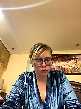 Snapshot of Crystal00Girl chatting on October 18, 8:55 pm Crystal00Girl online show from October 18, 8:55 pm