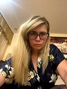 Snapshot of Crystal00Girl chatting on September 9, 9:24 pm Crystal00Girl online show from September 9, 9:24 pm