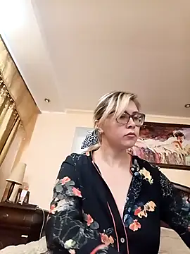 Crystal00Girl online show from October 20, 8:20 pm