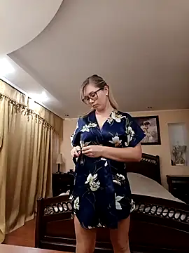 Crystal00Girl online show from October 27, 8:10 pm