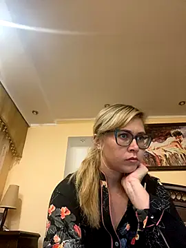 Snapshot of Crystal00Girl chatting on September 20, 8:25 pm Crystal00Girl online show from September 20, 8:25 pm