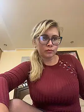 Snapshot of Crystal00Girl chatting on October 11, 10:22 pm Crystal00Girl online show from October 11, 10:22 pm