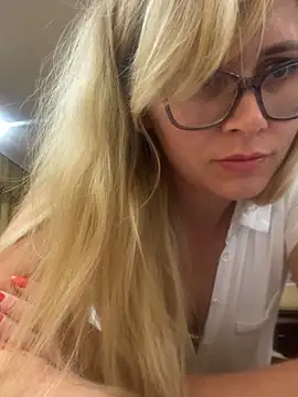 Snapshot of Crystal00Girl chatting on October 12, 9:05 pm Crystal00Girl online show from October 12, 9:05 pm